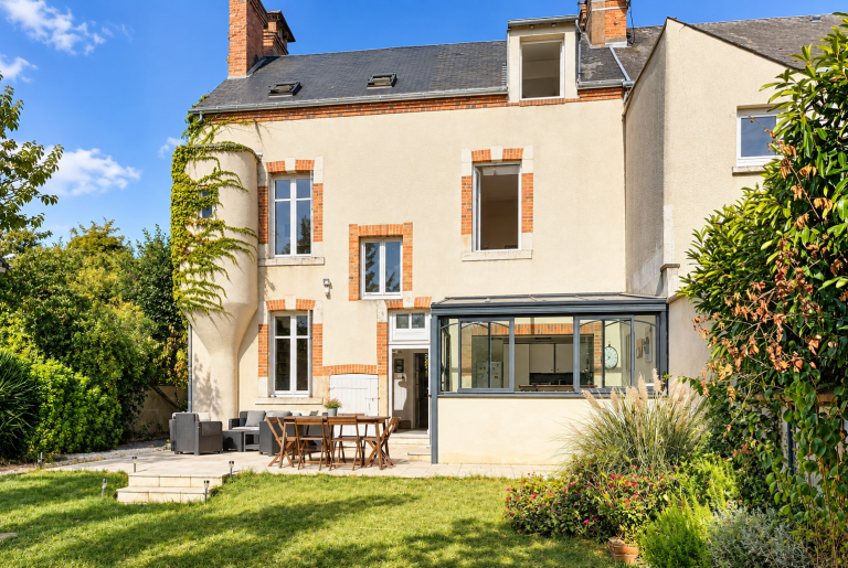 luxury house 9 Rooms for sale on ORLEANS (45100)