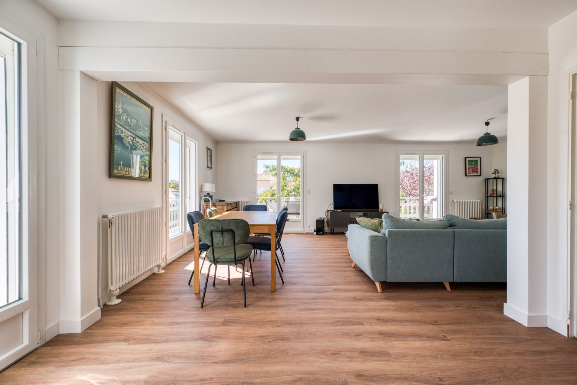 luxury house 8 Rooms for sale on VAUX SUR MER (17640)