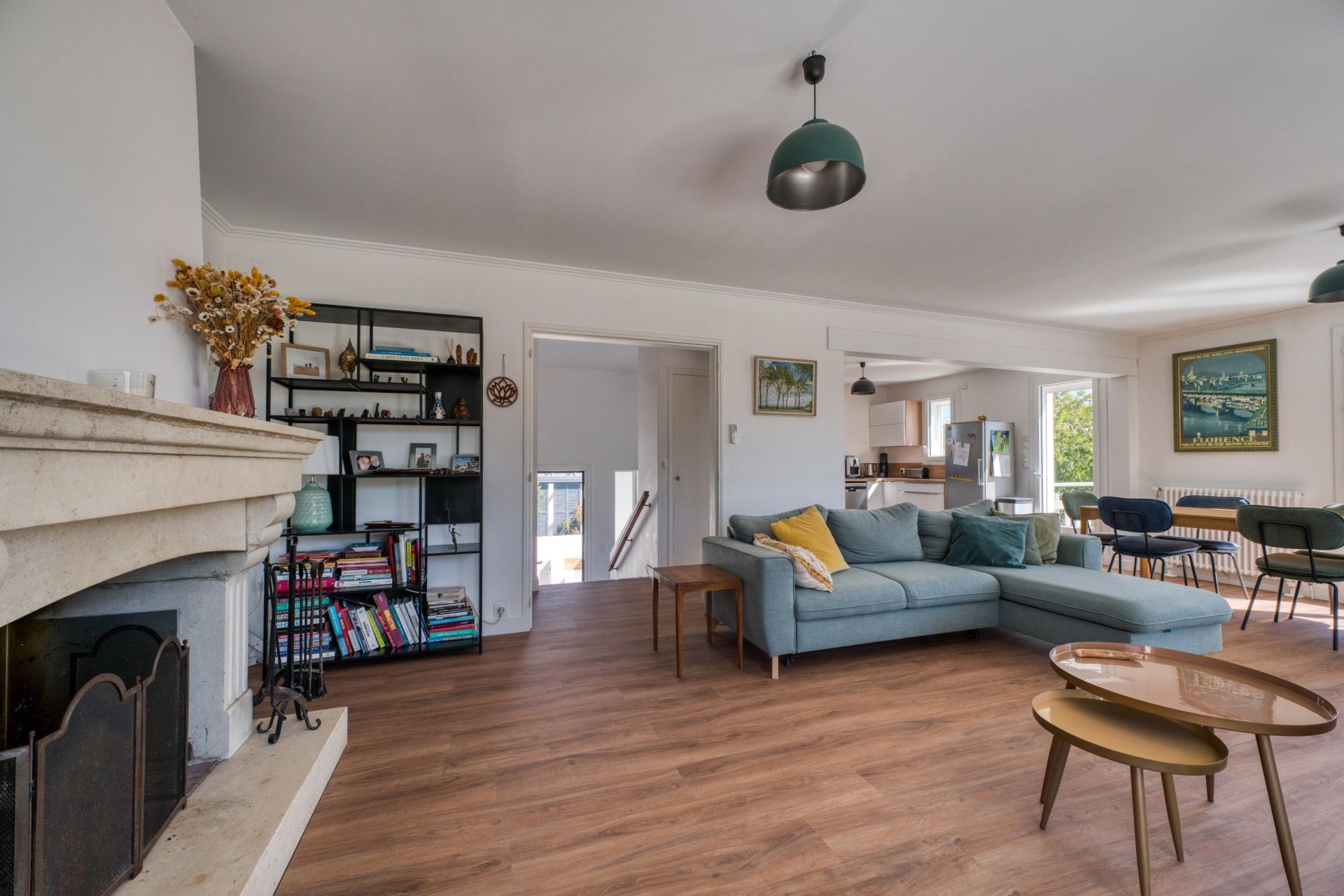 luxury house 8 Rooms for sale on VAUX SUR MER (17640)