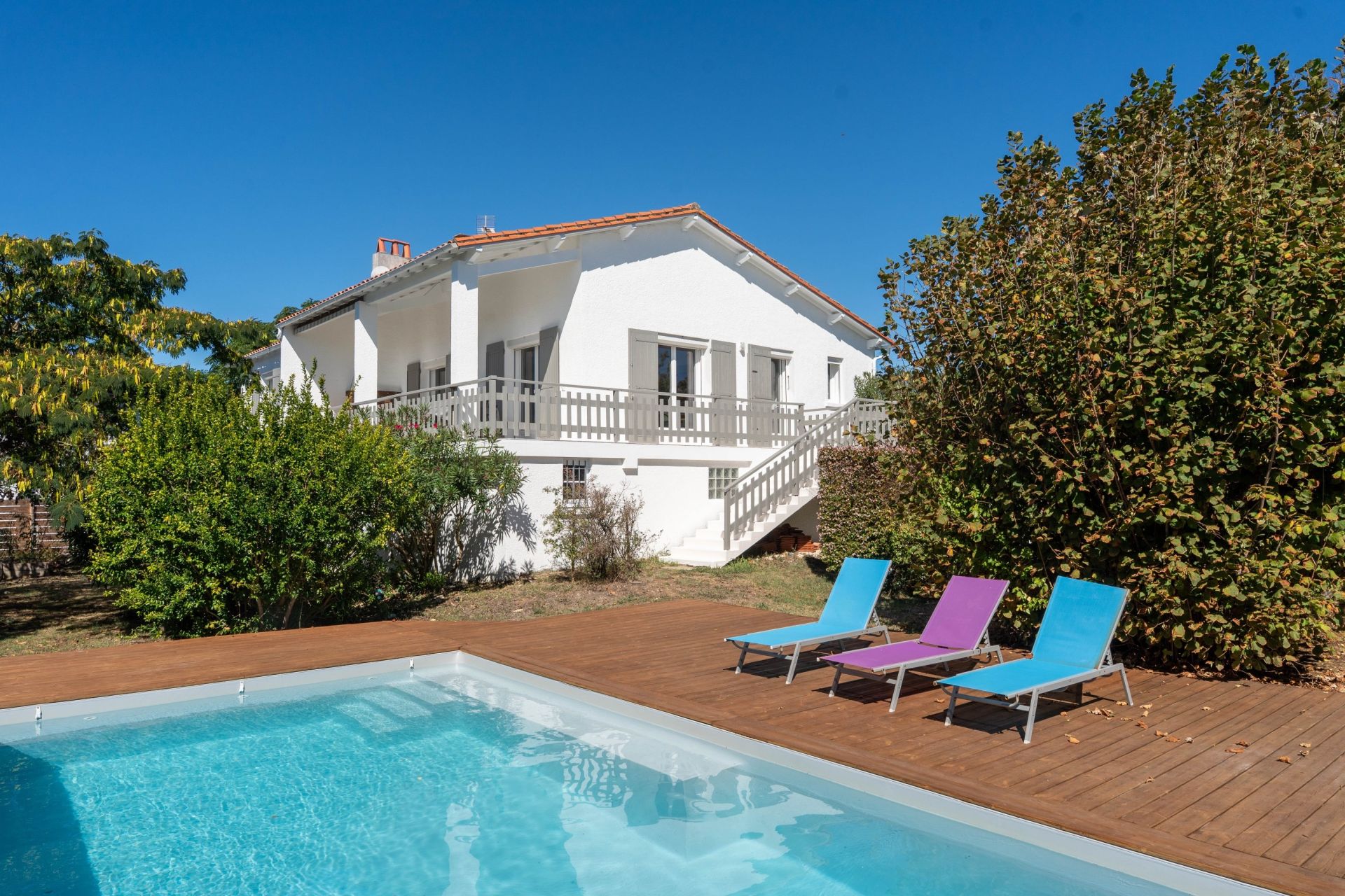 luxury house 8 Rooms for sale on VAUX SUR MER (17640)