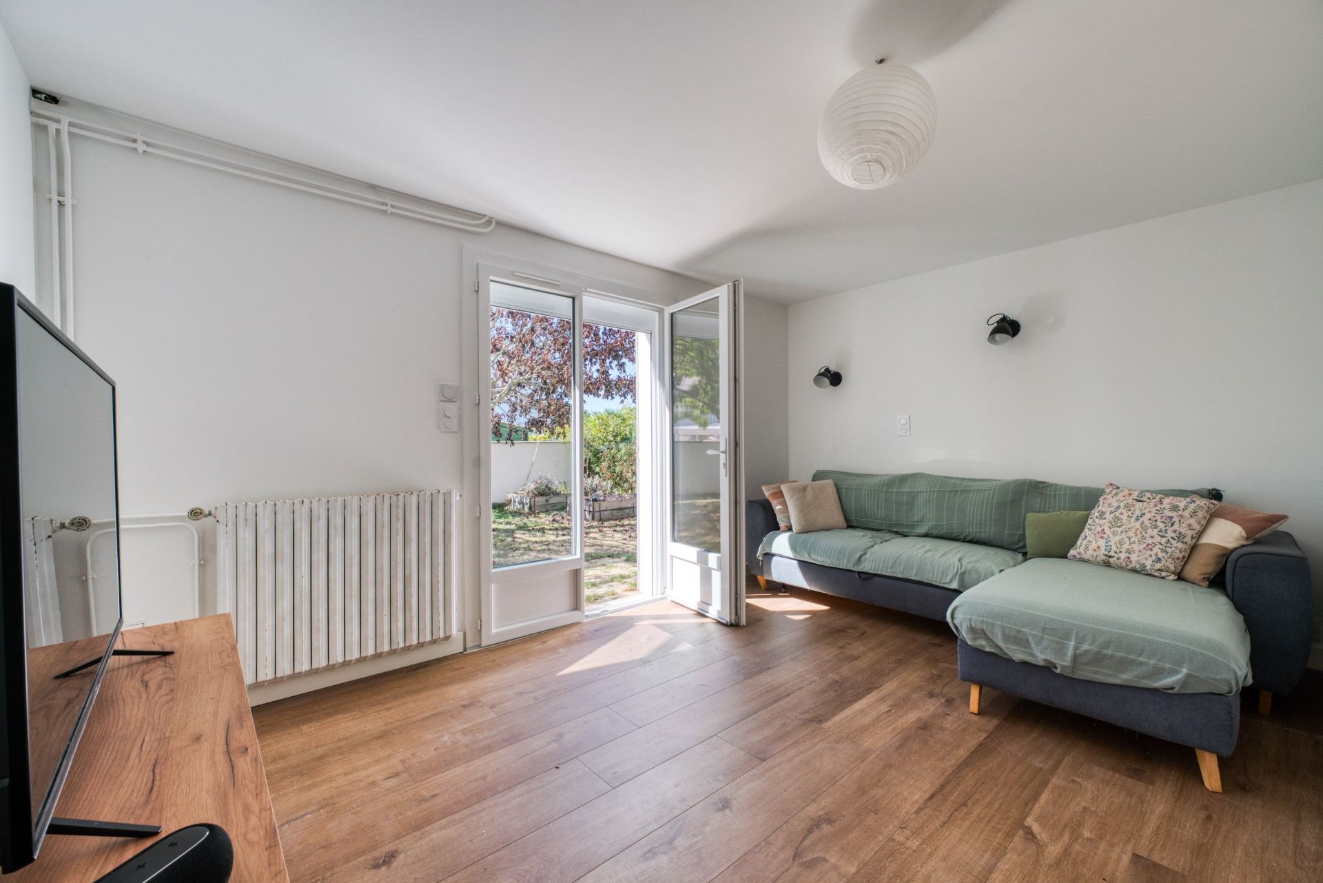 luxury house 8 Rooms for sale on VAUX SUR MER (17640)