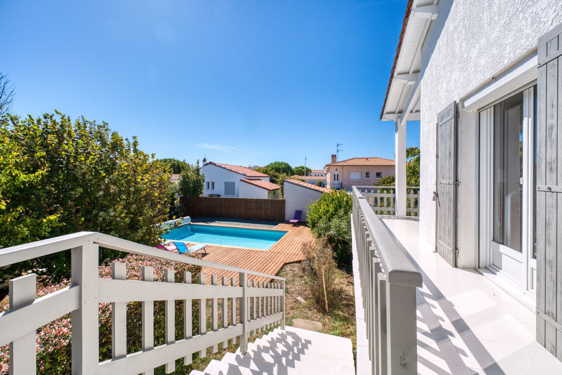luxury house 8 Rooms for sale on VAUX SUR MER (17640)