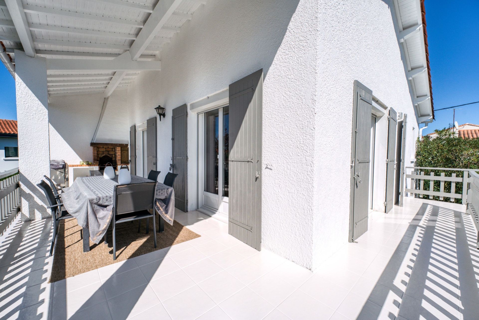 luxury house 8 Rooms for sale on VAUX SUR MER (17640)