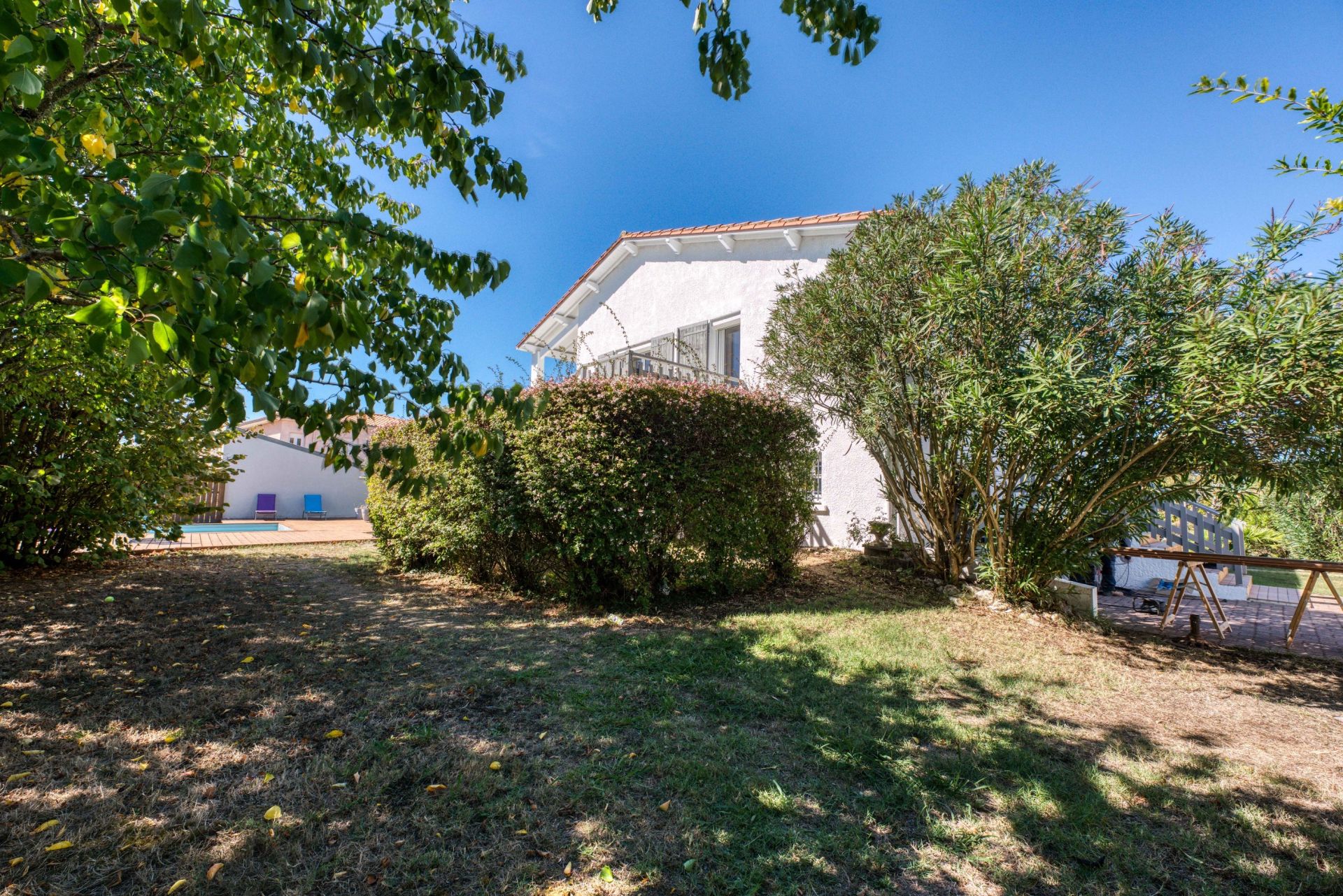 luxury house 8 Rooms for sale on VAUX SUR MER (17640)