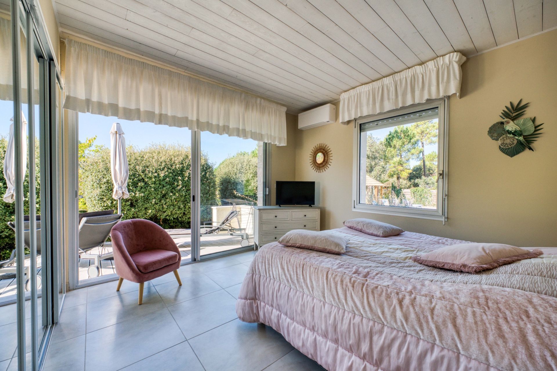 luxury house 6 Rooms for sale on ST PALAIS SUR MER (17420)