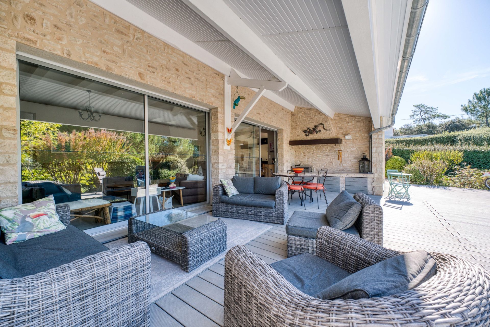 luxury house 6 Rooms for sale on ST PALAIS SUR MER (17420)