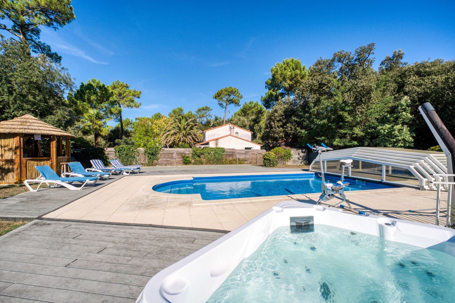 luxury house 6 Rooms for sale on ST PALAIS SUR MER (17420)