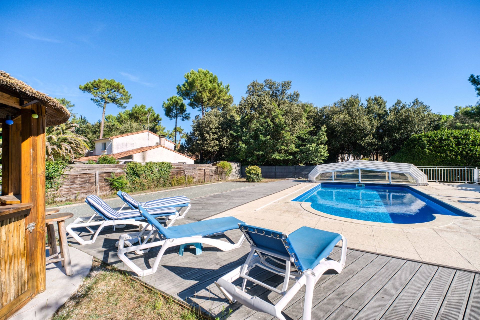 luxury house 6 Rooms for sale on ST PALAIS SUR MER (17420)