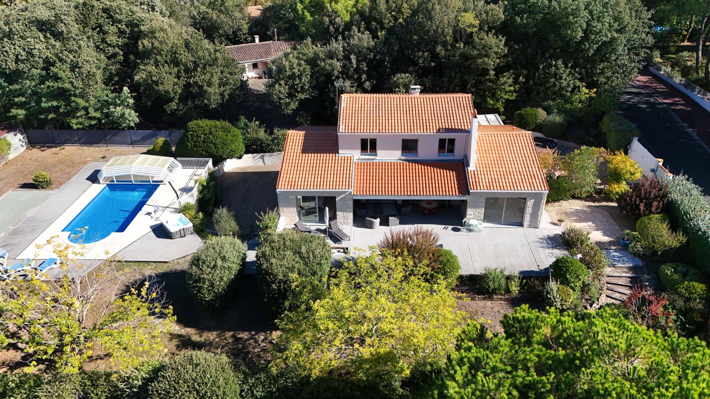 luxury house 6 Rooms for sale on ST PALAIS SUR MER (17420)