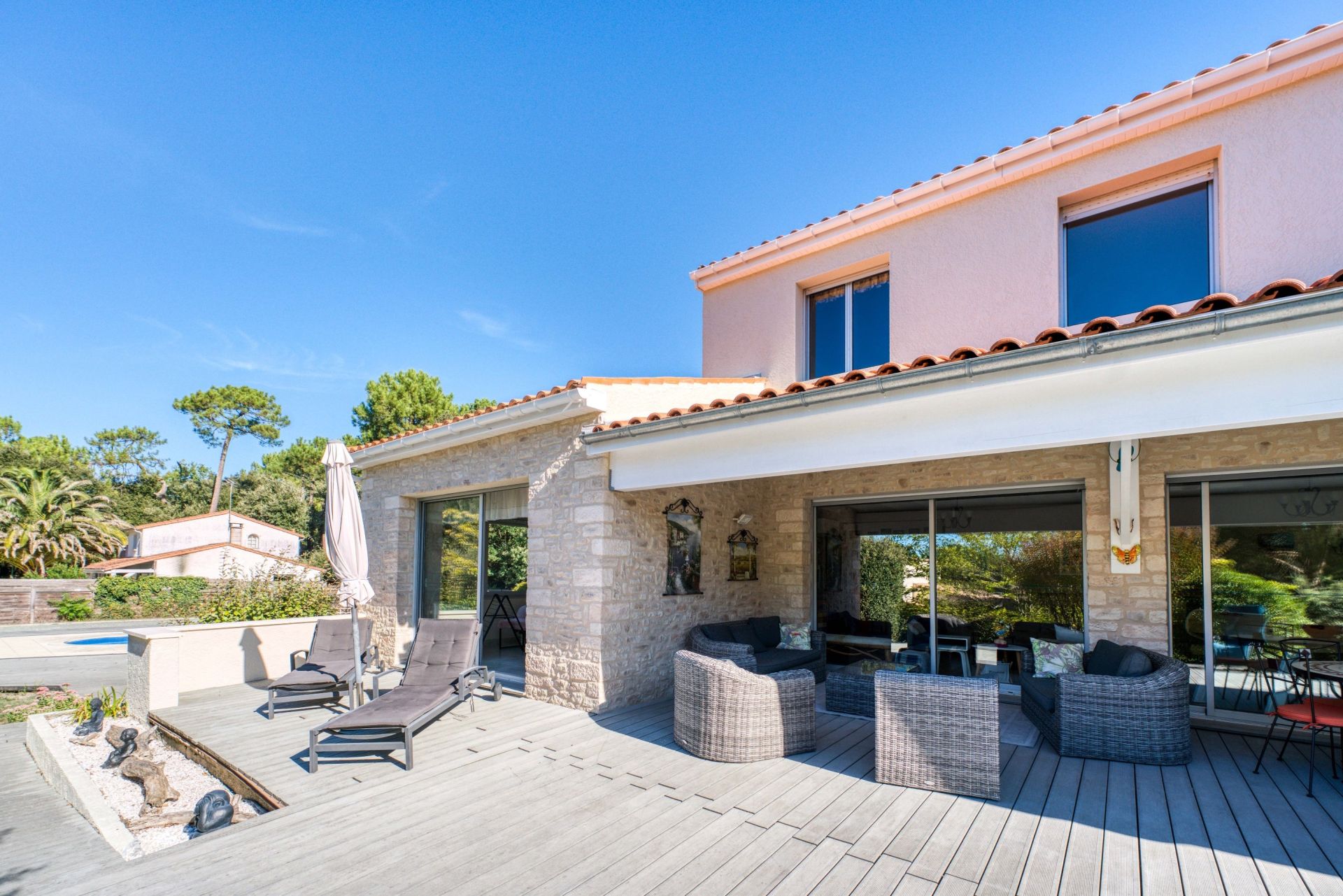 luxury house 6 Rooms for sale on ST PALAIS SUR MER (17420)