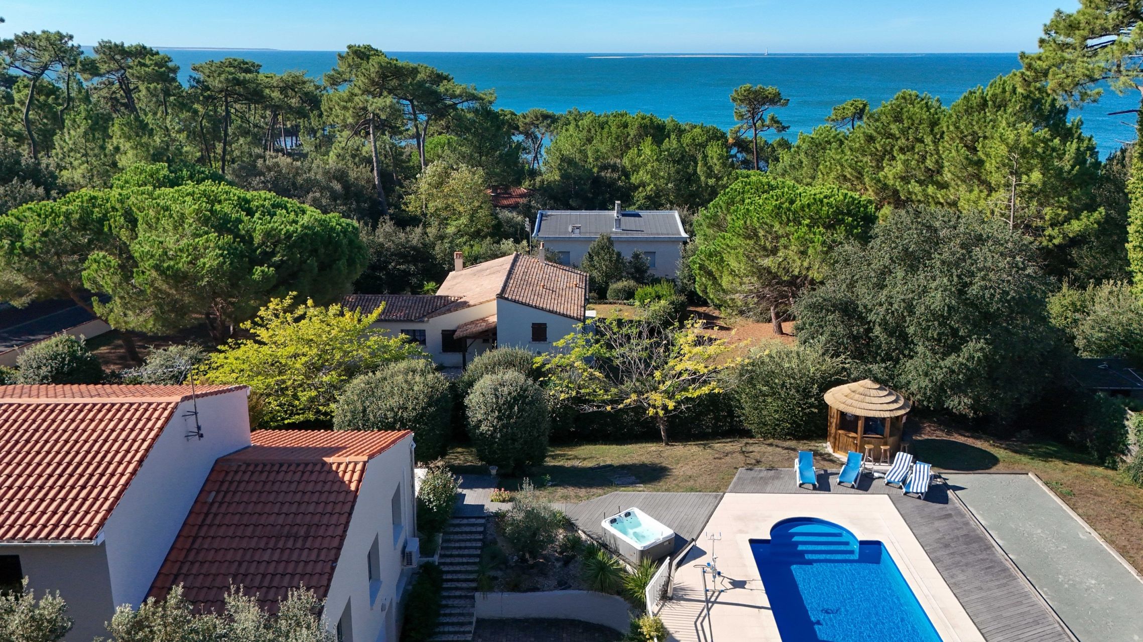 luxury house 6 Rooms for sale on ST PALAIS SUR MER (17420)