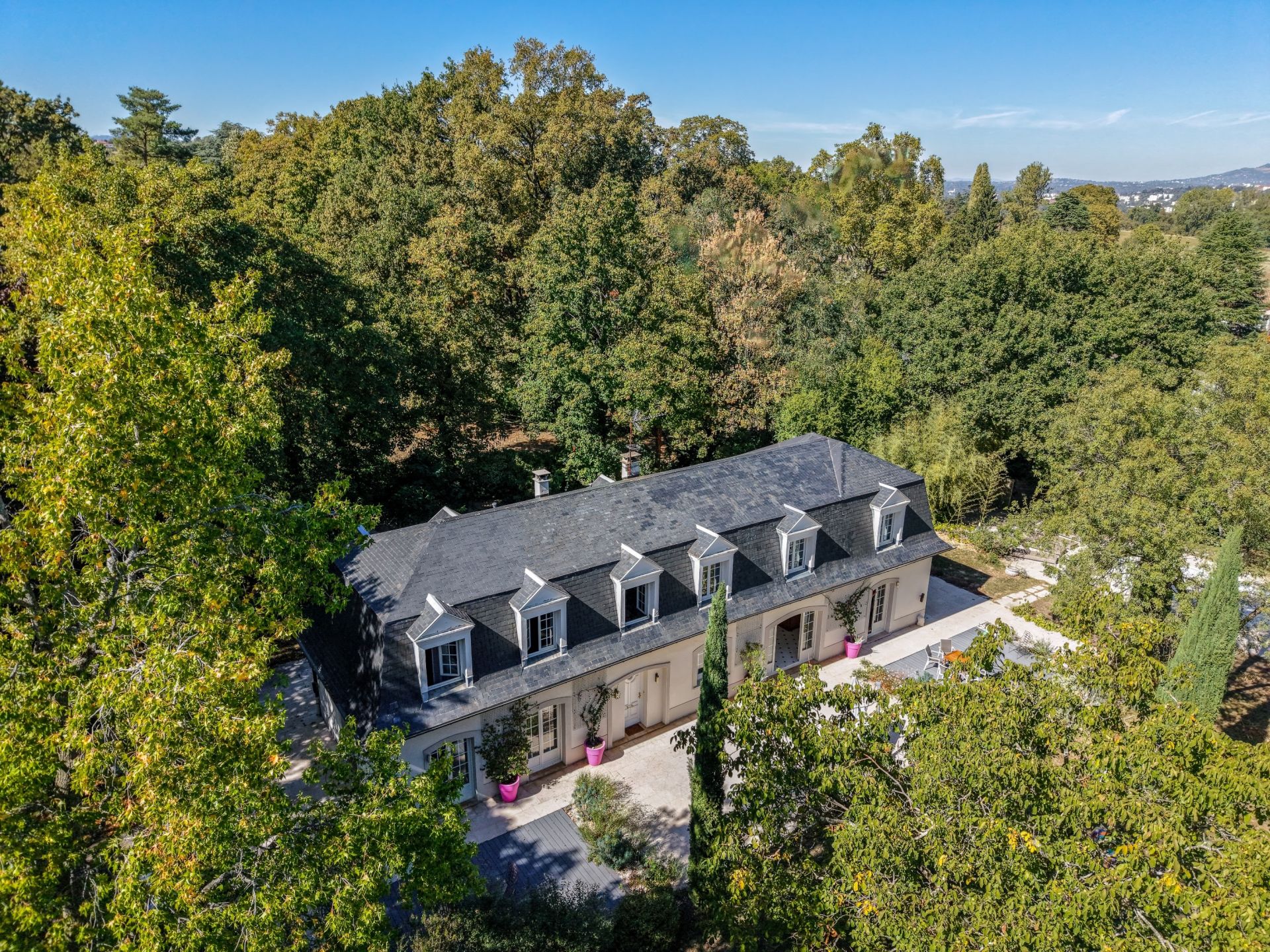 luxury house 7 Rooms for sale on ST GENIS LAVAL (69230)