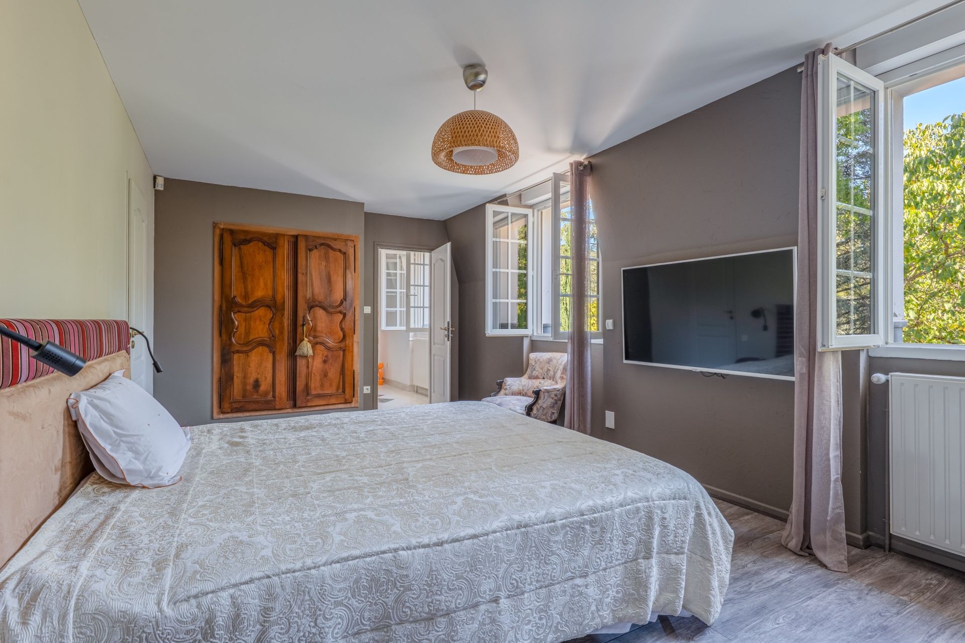 luxury house 7 Rooms for sale on ST GENIS LAVAL (69230)