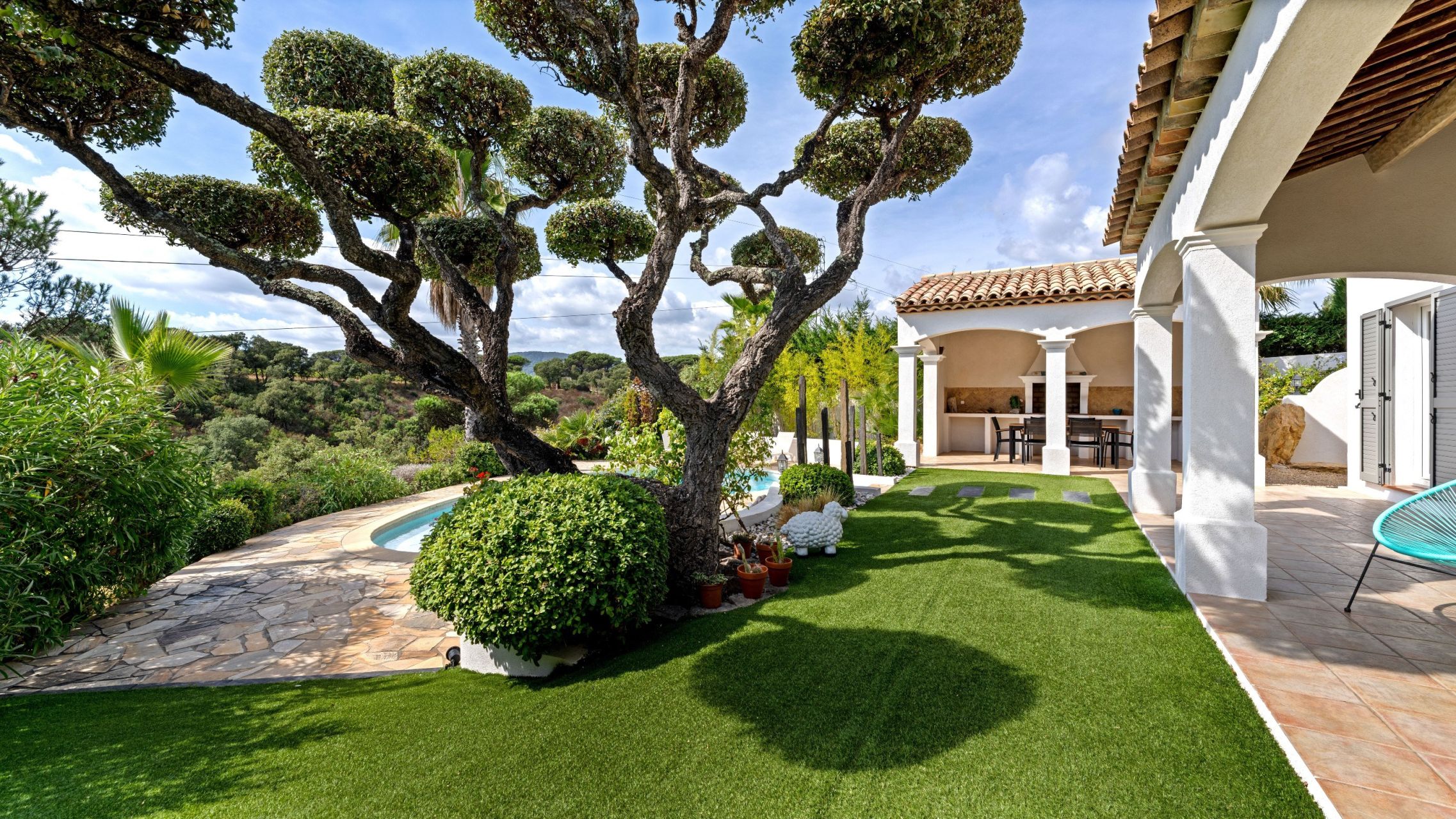 luxury villa 5 Rooms for sale on STE MAXIME (83120)