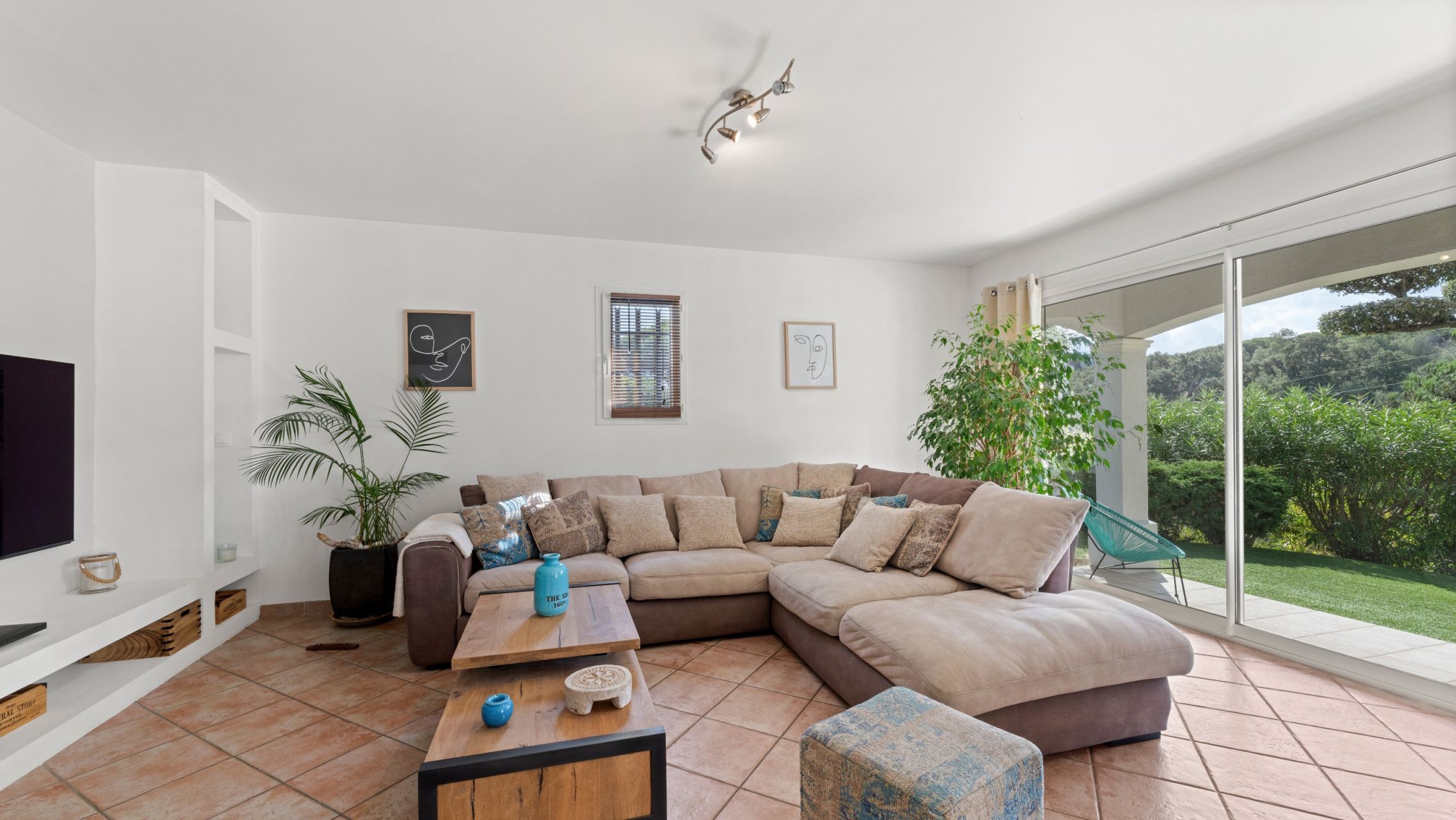luxury villa 5 Rooms for sale on STE MAXIME (83120)