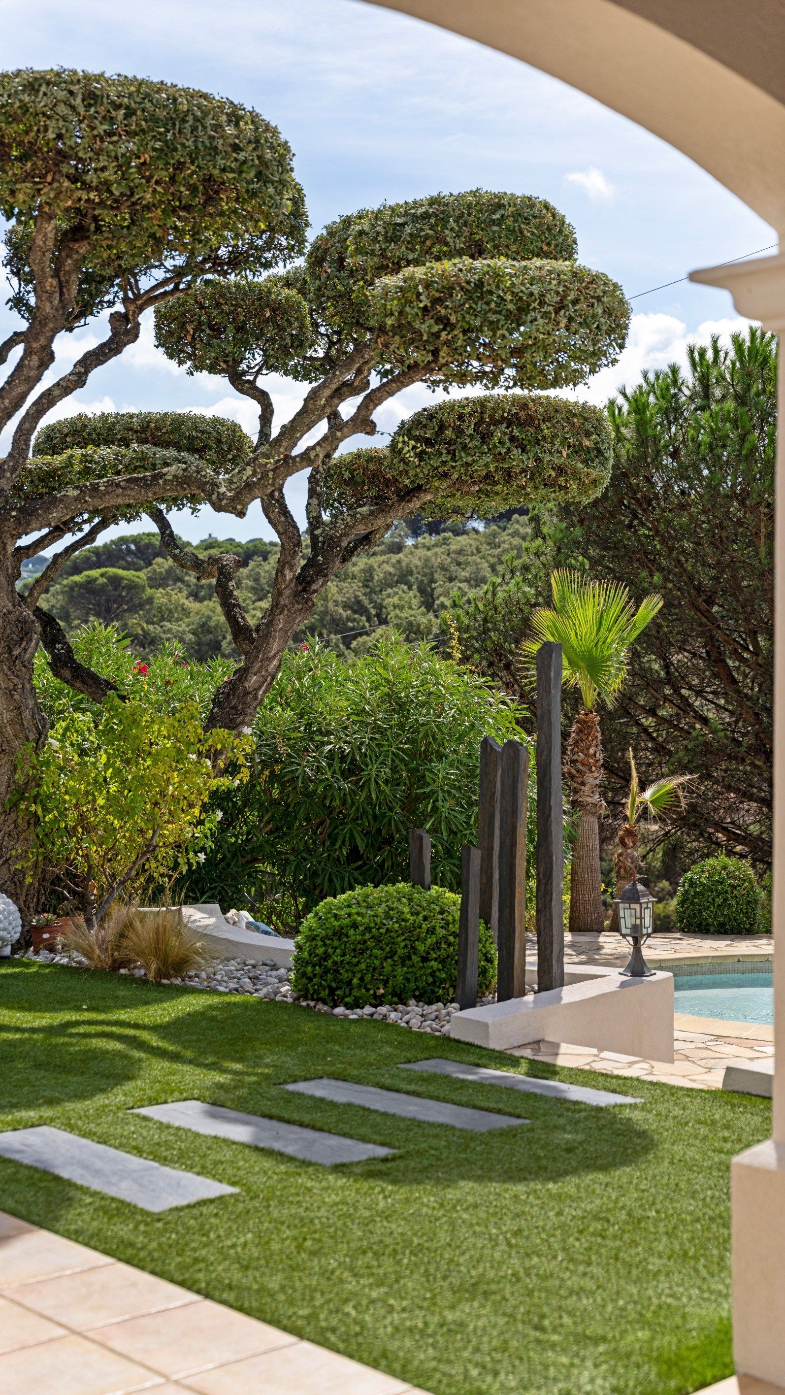 luxury villa 5 Rooms for sale on STE MAXIME (83120)