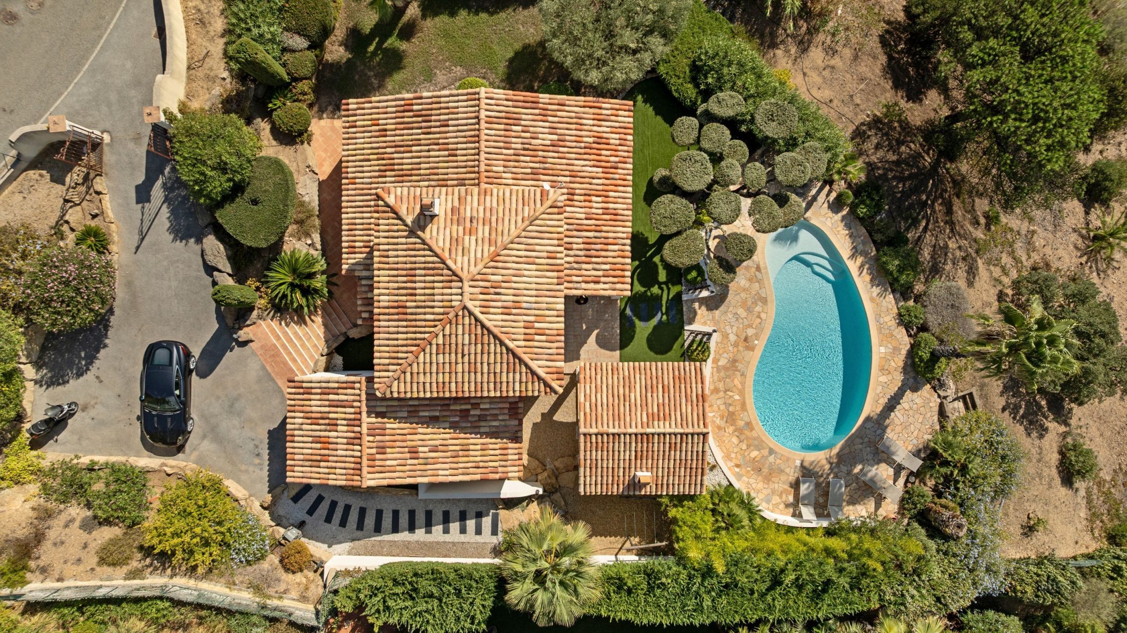 luxury villa 5 Rooms for sale on STE MAXIME (83120)