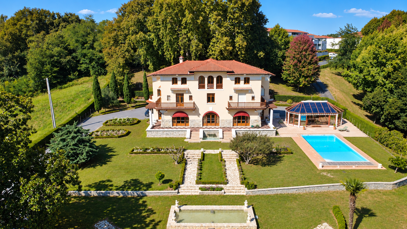 mansion 11 Rooms for sale on BAYONNE (64100)