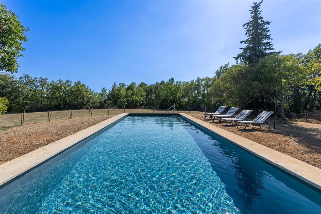 mas 10 Rooms for sale on TOURRETTES (83440)