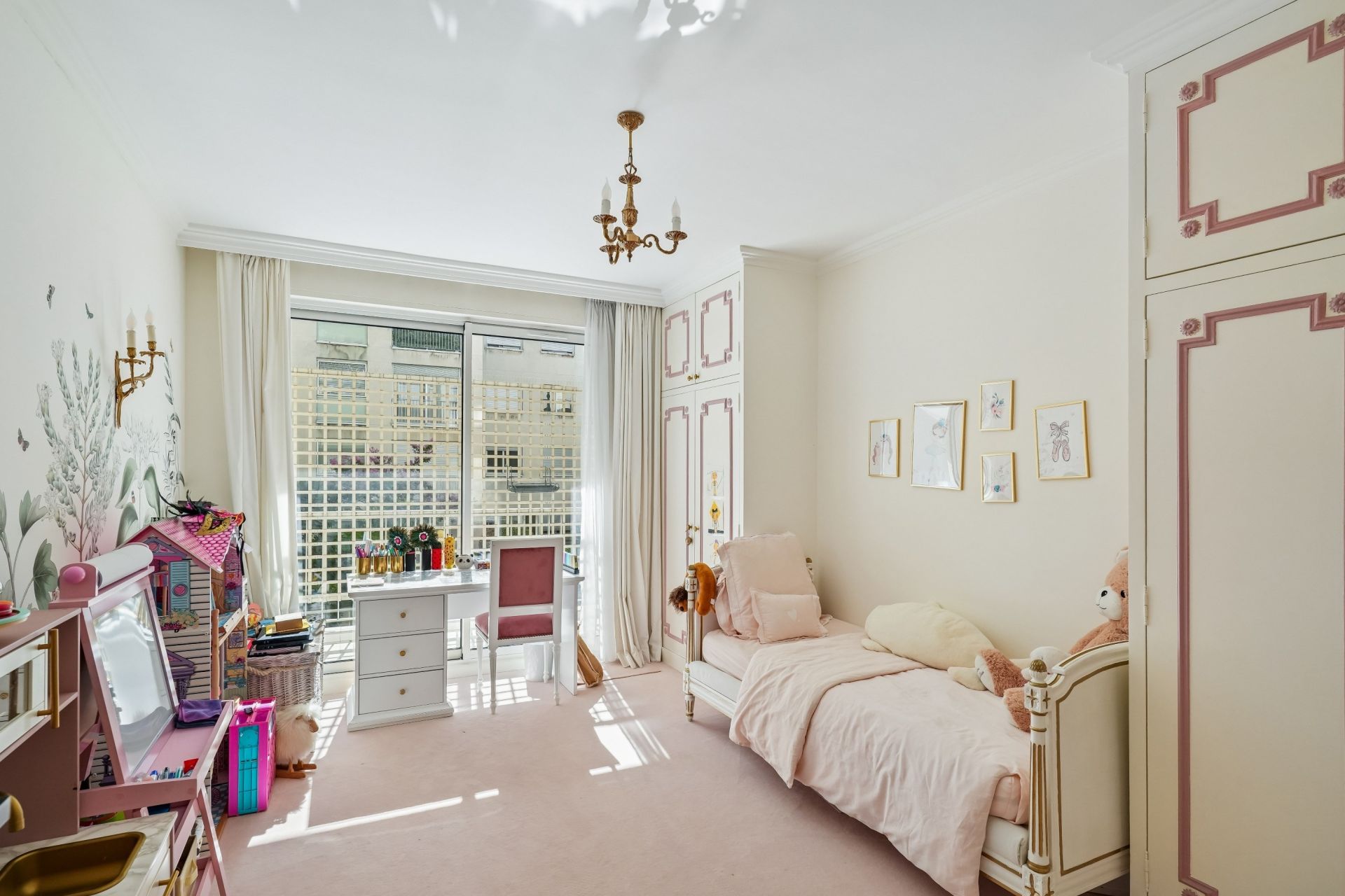 luxury apartment 5 Rooms for sale on PARIS (75016)
