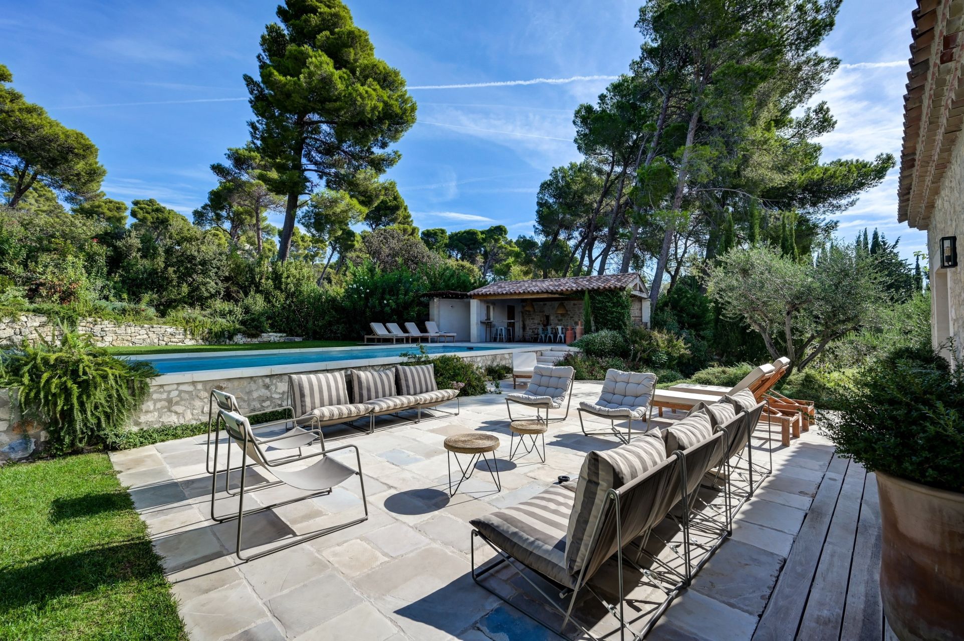 luxury house 12 Rooms for sale on MAUSSANE LES ALPILLES (13520)