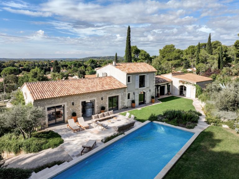 luxury house 12 Rooms for sale on MAUSSANE LES ALPILLES (13520)