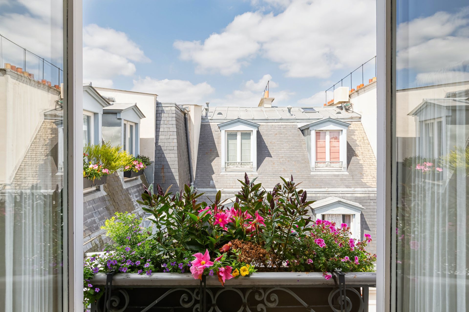 luxury apartment 6 Rooms for sale on PARIS (75007)
