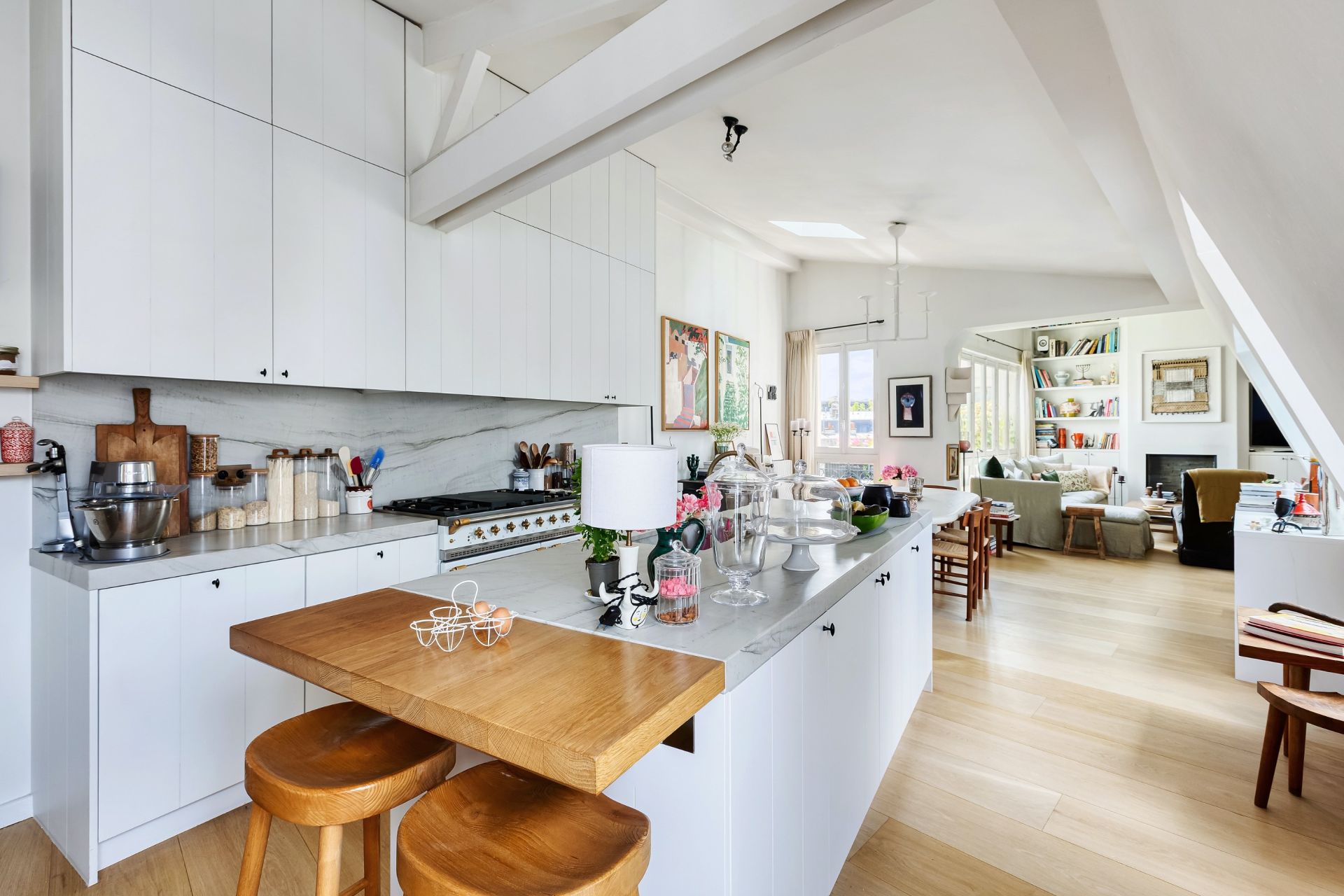luxury apartment 6 Rooms for sale on PARIS (75007)
