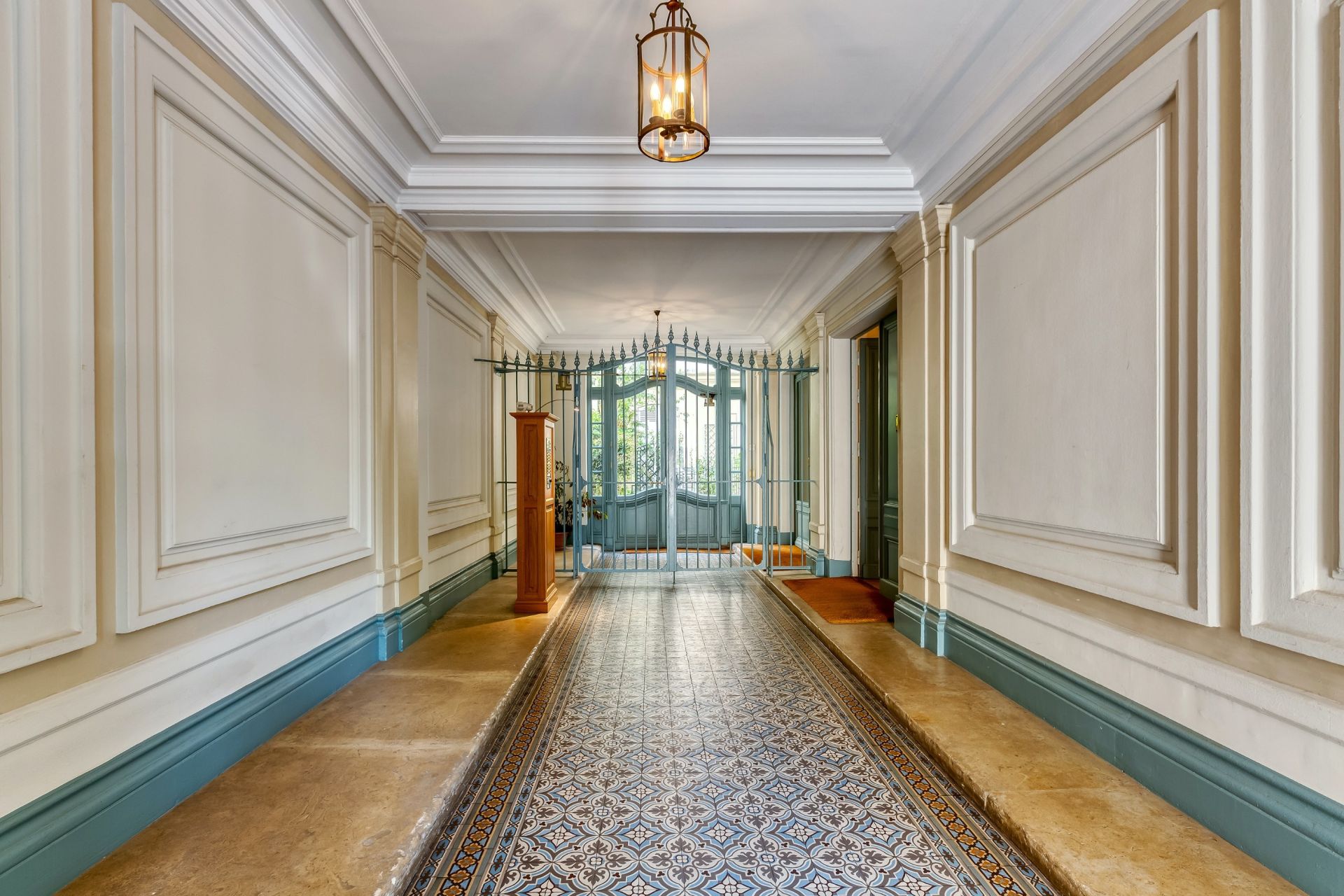 luxury apartment 6 Rooms for sale on PARIS (75007)