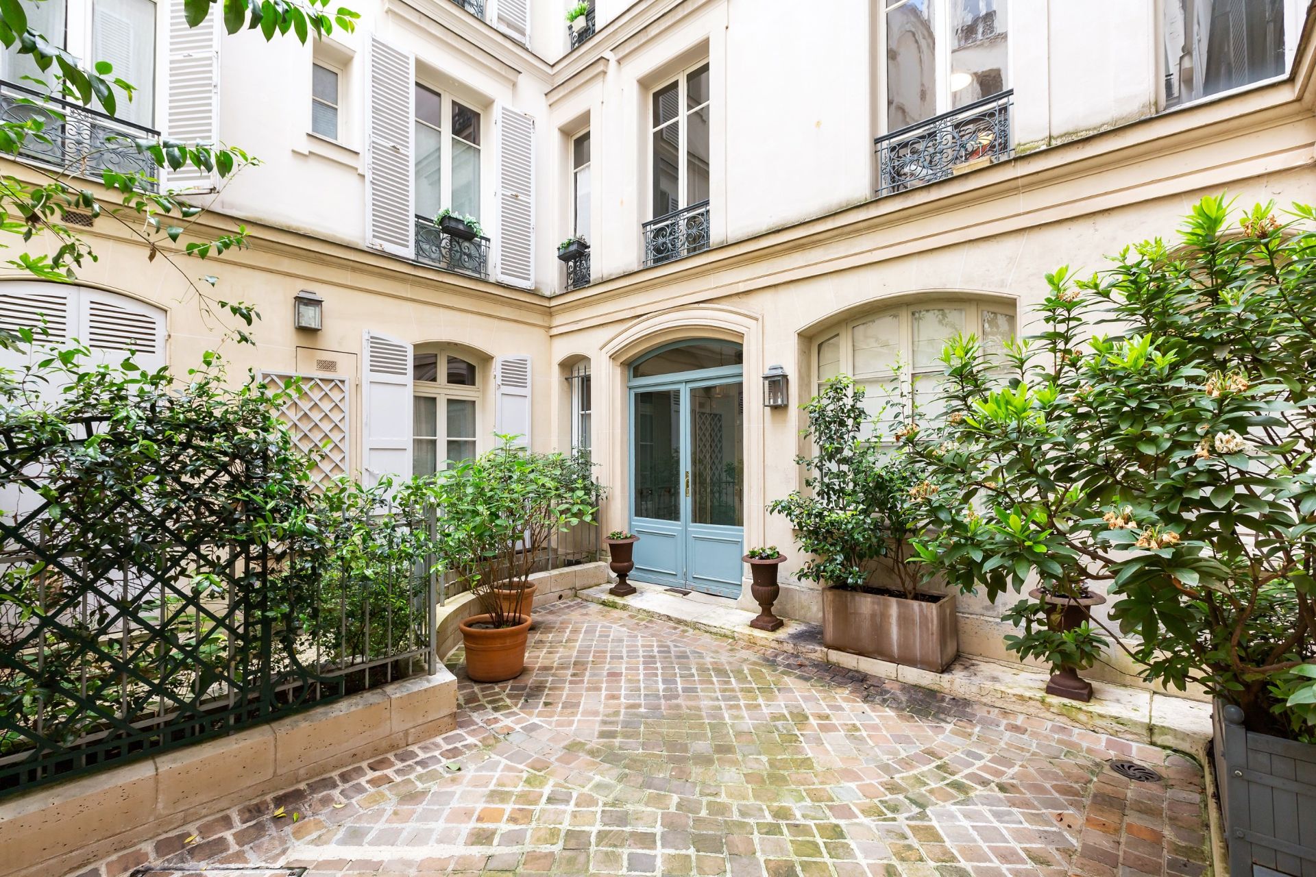 luxury apartment 6 Rooms for sale on PARIS (75007)