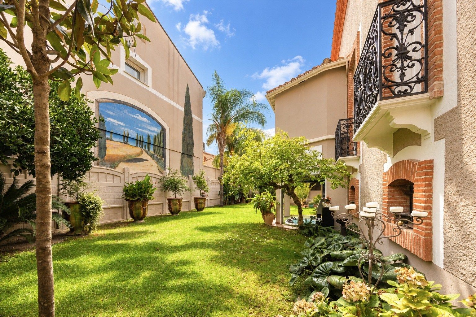 luxury house 6 Rooms for sale on PERPIGNAN (66000)