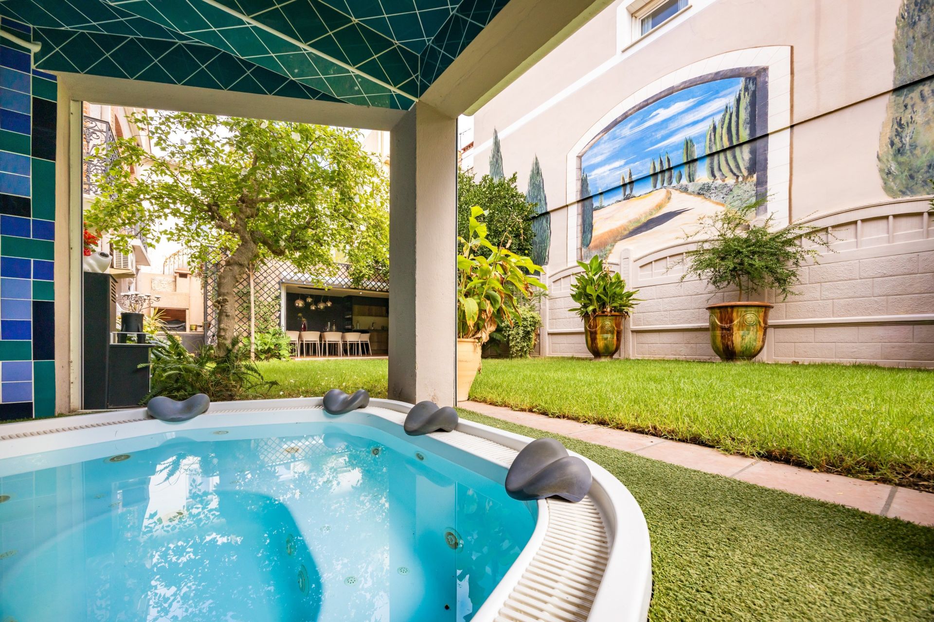 luxury house 6 Rooms for sale on PERPIGNAN (66000)