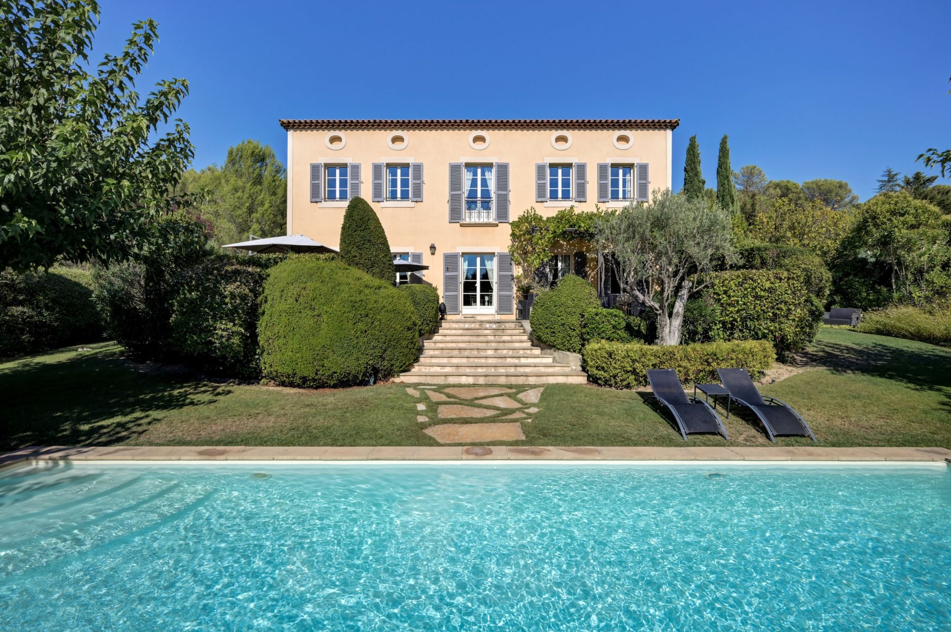 luxury house 8 Rooms for sale on CABRIES (13480)