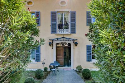 Sale Luxury house Cabriès 8&nbsp;Rooms 295&nbsp;m²