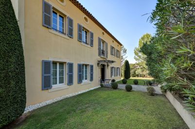 Sale Luxury house Cabriès 8&nbsp;Rooms 295&nbsp;m²