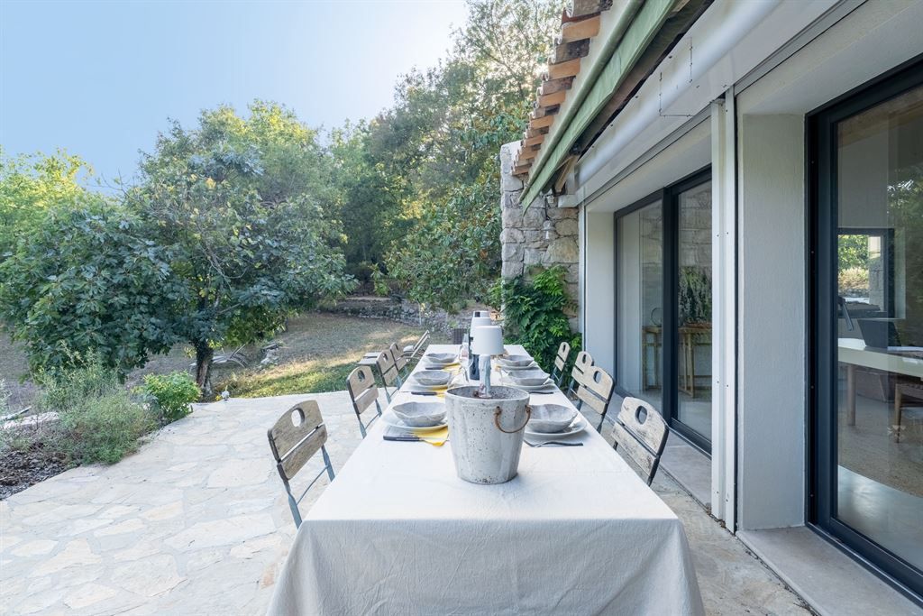 luxury provencale house 6 Rooms for sale on ST PAUL EN FORET (83440)