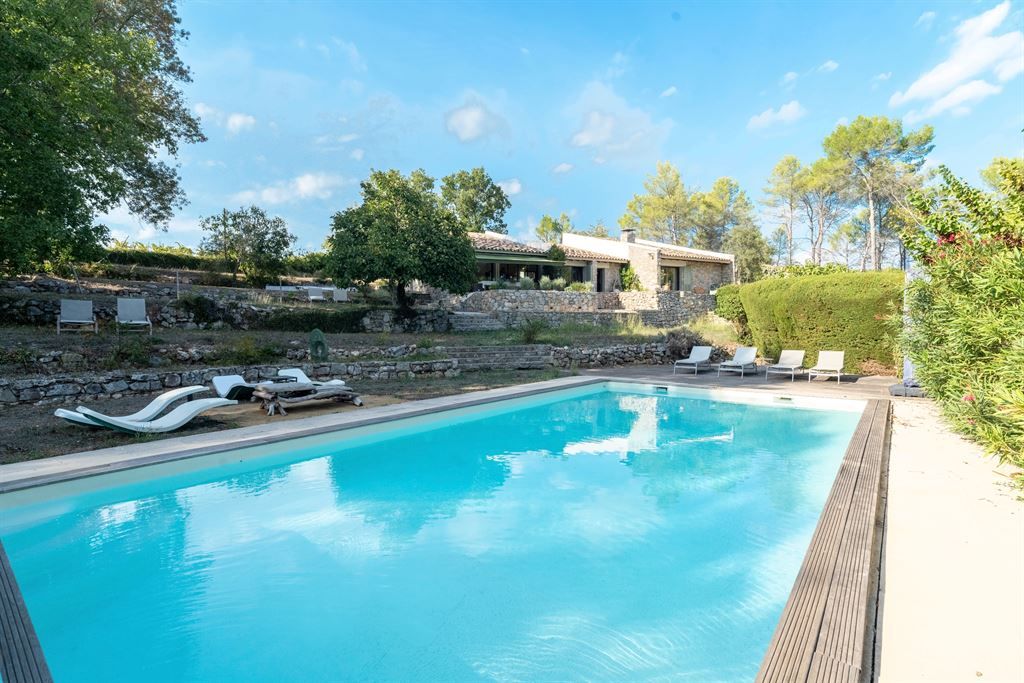 luxury provencale house 6 Rooms for sale on ST PAUL EN FORET (83440)