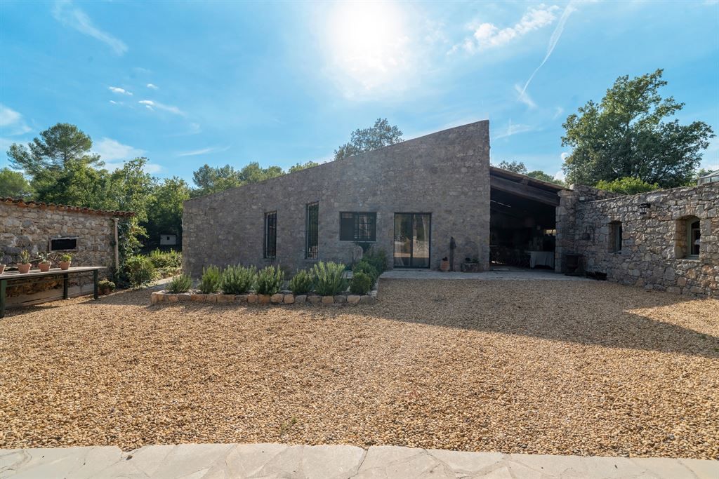 luxury provencale house 6 Rooms for sale on ST PAUL EN FORET (83440)