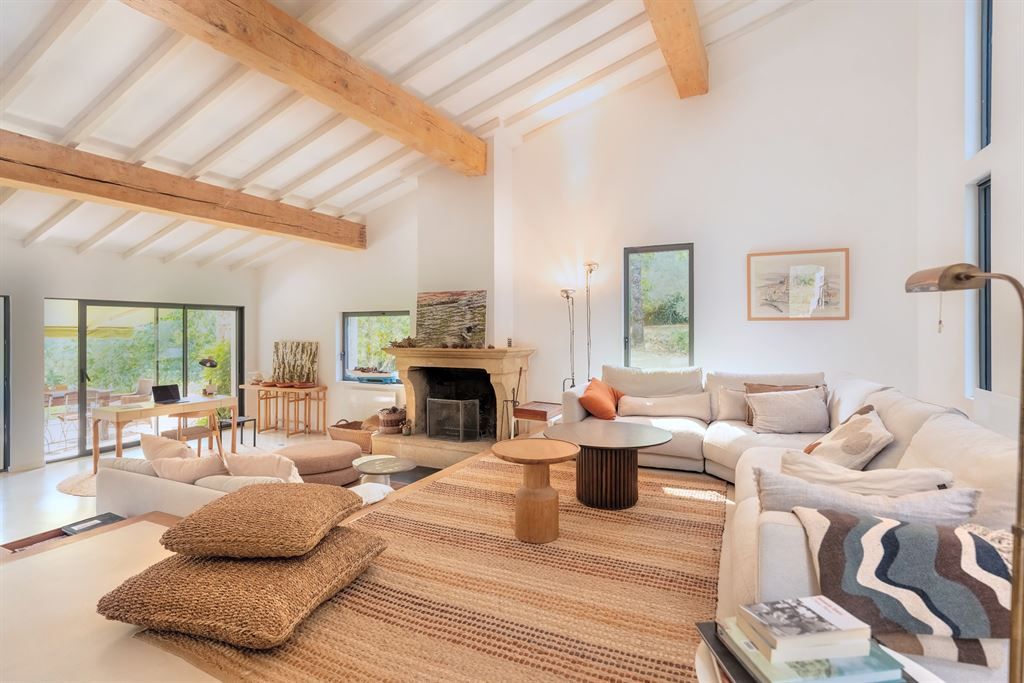 luxury provencale house 6 Rooms for sale on ST PAUL EN FORET (83440)