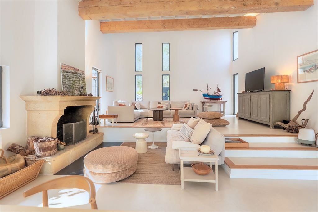 luxury provencale house 6 Rooms for sale on ST PAUL EN FORET (83440)