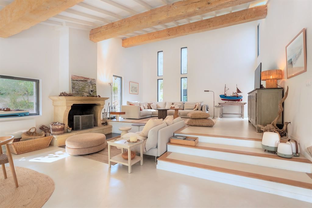 luxury provencale house 6 Rooms for sale on ST PAUL EN FORET (83440)