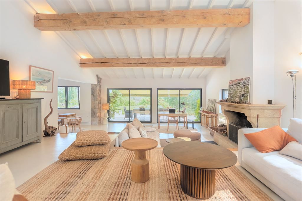 luxury provencale house 6 Rooms for sale on ST PAUL EN FORET (83440)