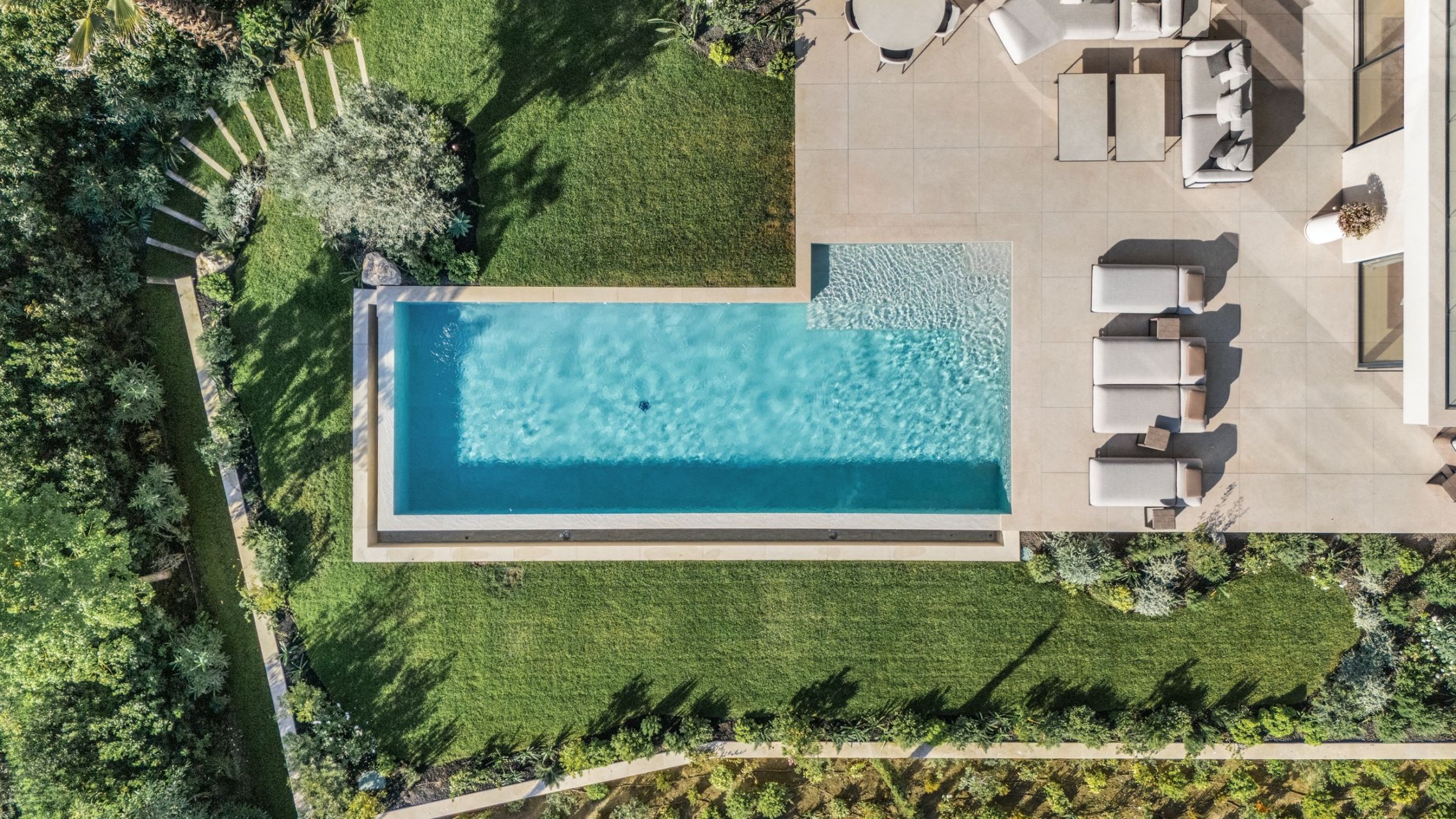 maison contemporaine 12 Pièces en vente sur VALLAURIS (06220)