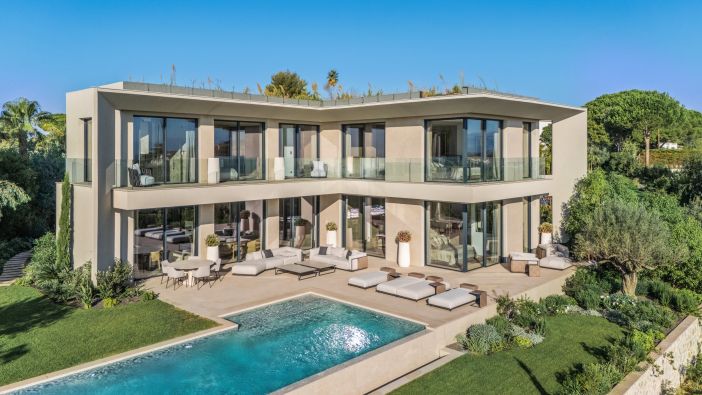contemporary house 12 Rooms for sale on VALLAURIS (06220)