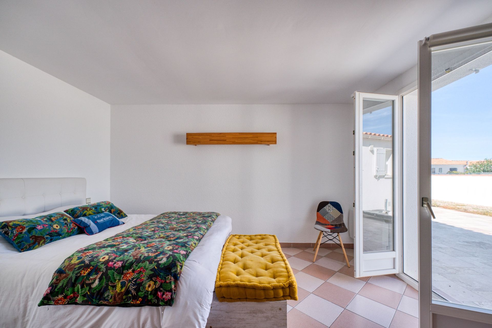 luxury house 5 Rooms for sale on LA BREE LES BAINS (17840)