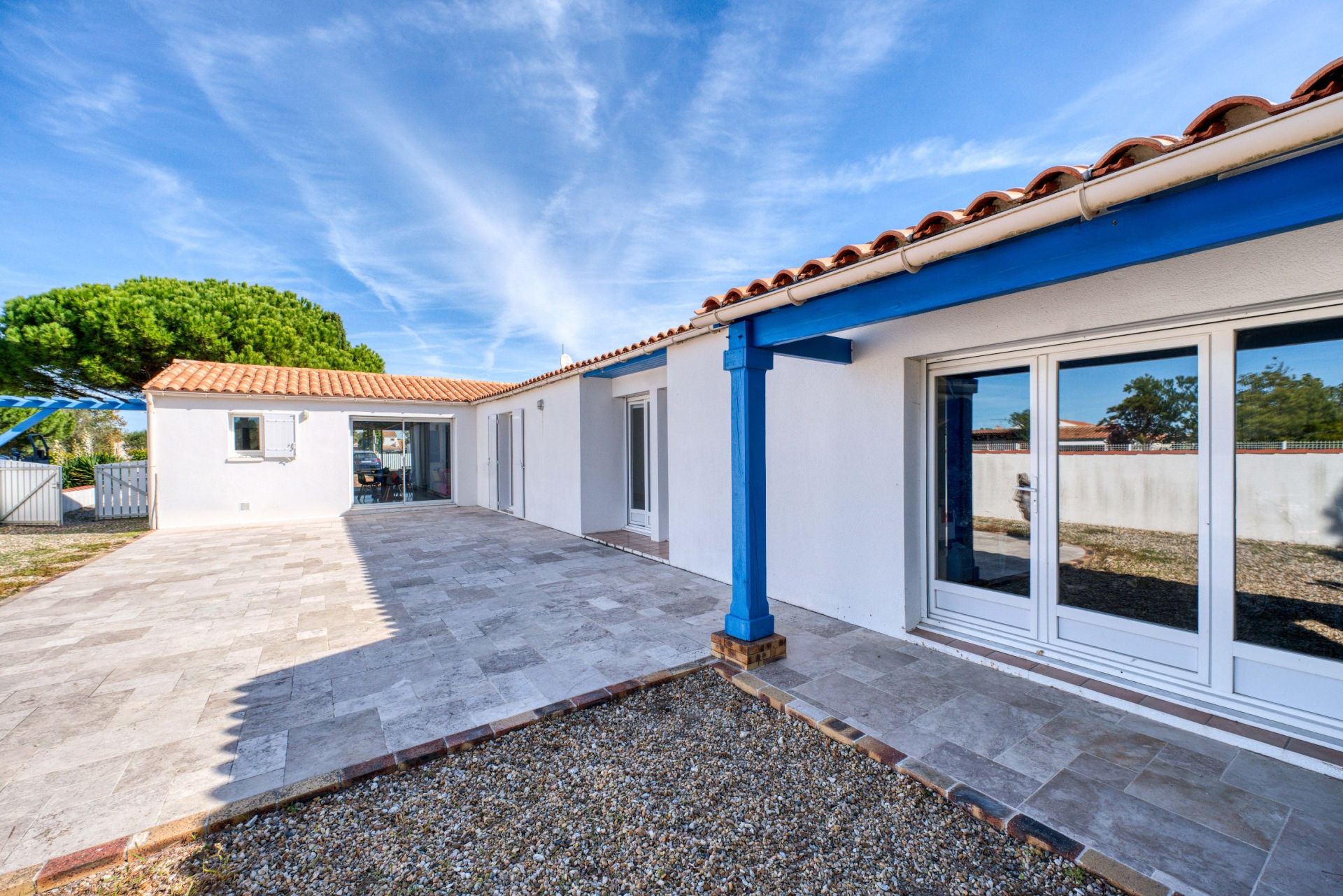 luxury house 5 Rooms for sale on LA BREE LES BAINS (17840)