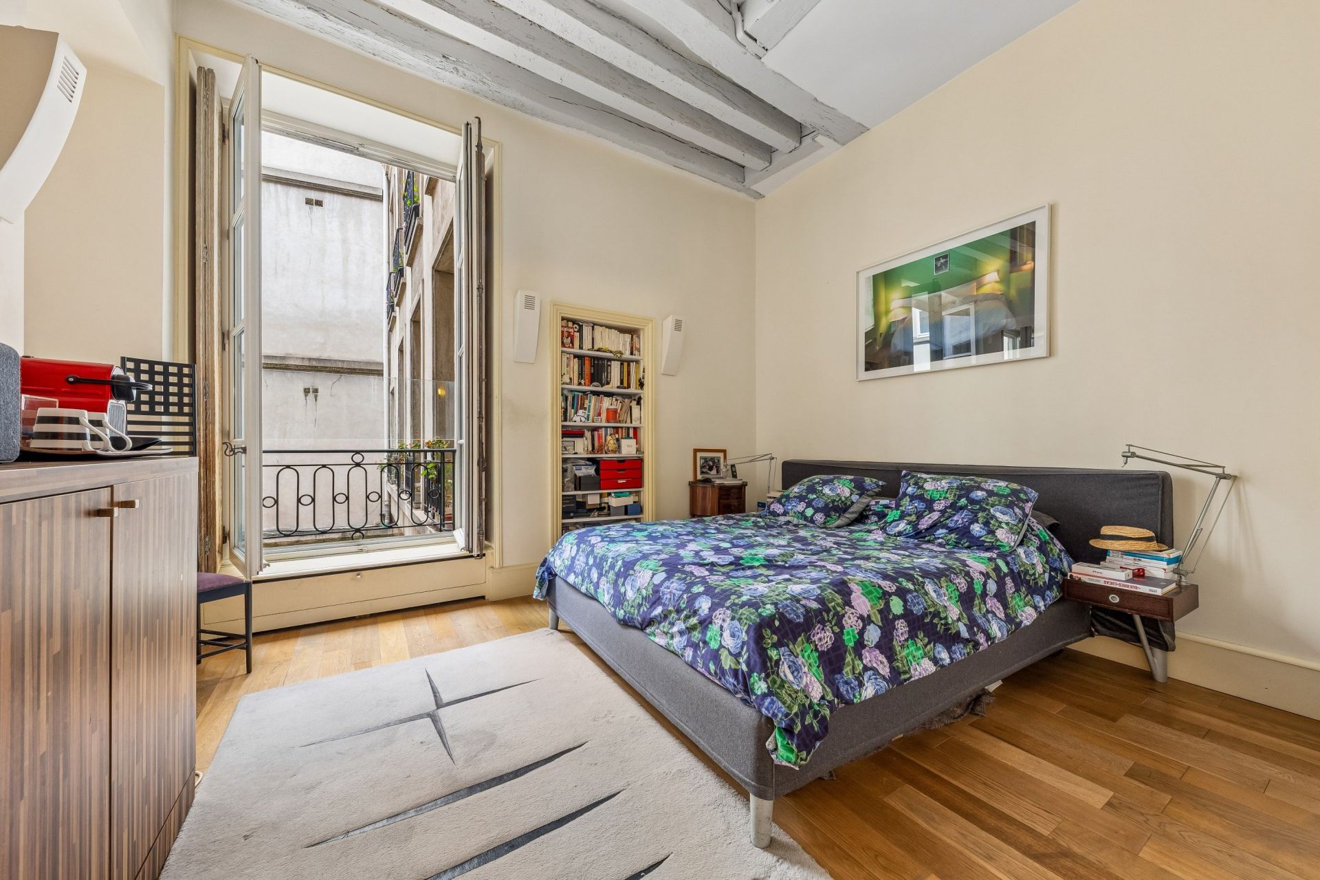 luxury apartment 5 Rooms for sale on PARIS (75004)