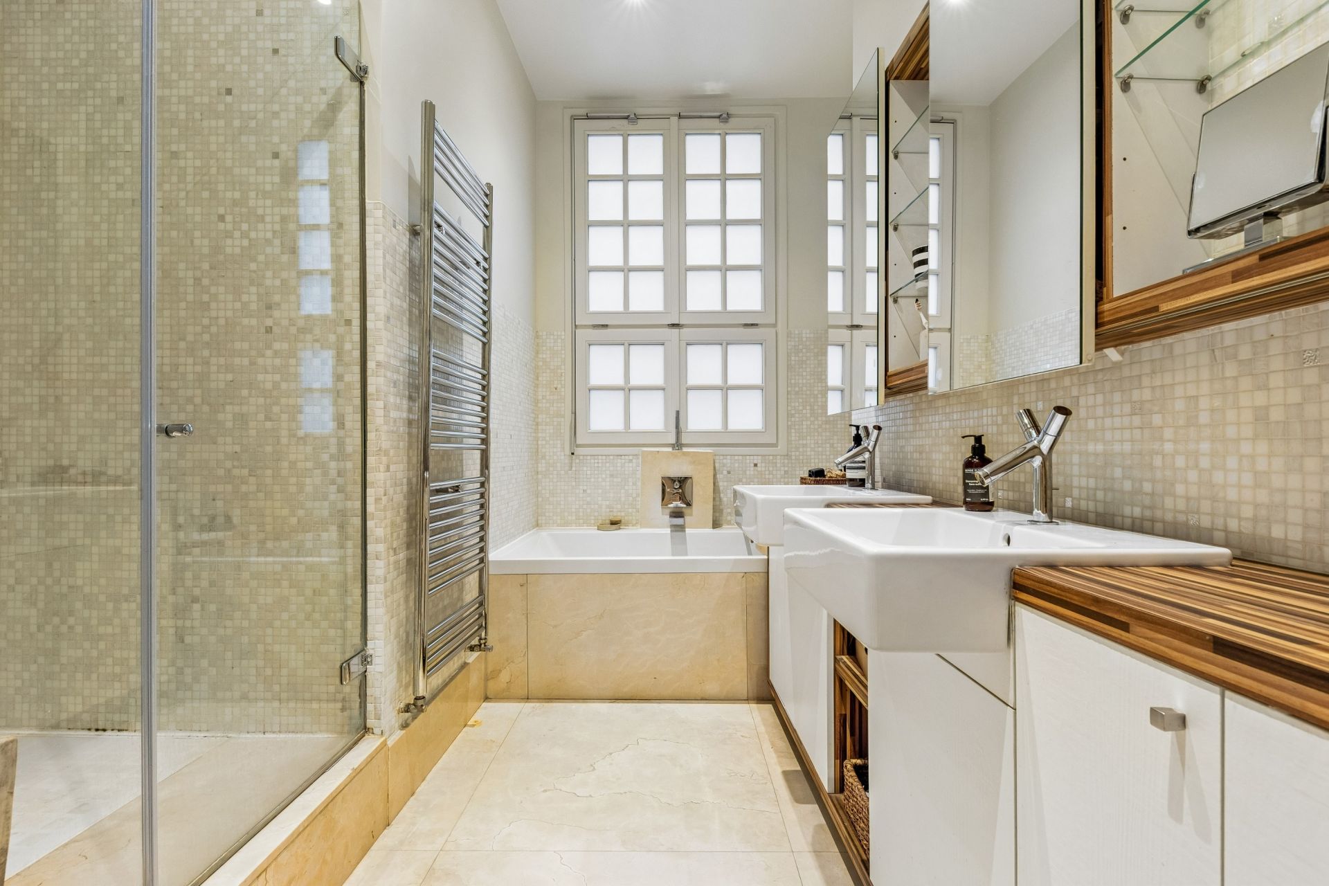 luxury apartment 5 Rooms for sale on PARIS (75004)