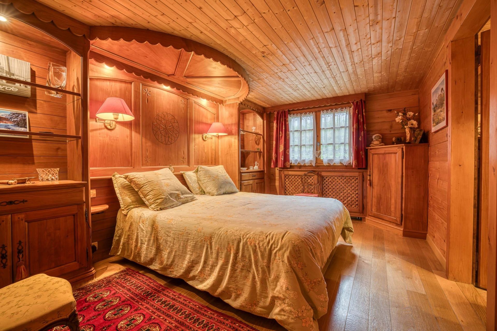 luxury chalet 8 Rooms for sale on TALLOIRES MONTMIN (74290)