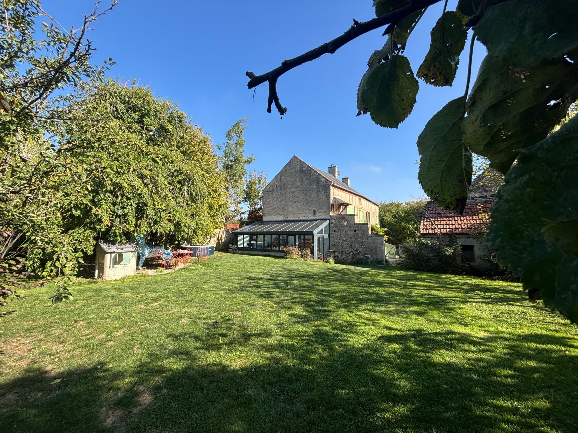 luxury house 6 Rooms for sale on CREULLY SUR SEULLES (14480)